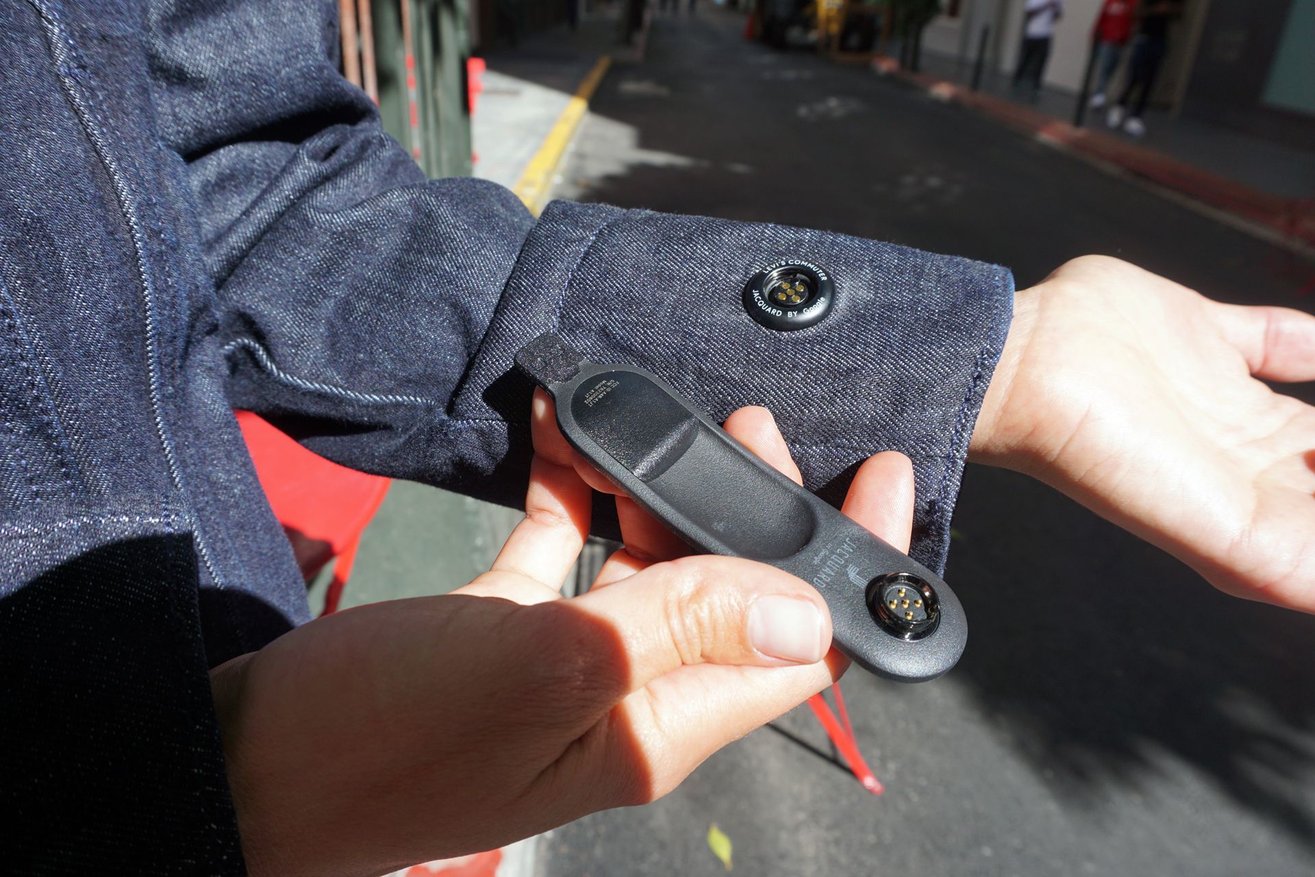  Jacheta Levis cu sistem Jacquard by Google 