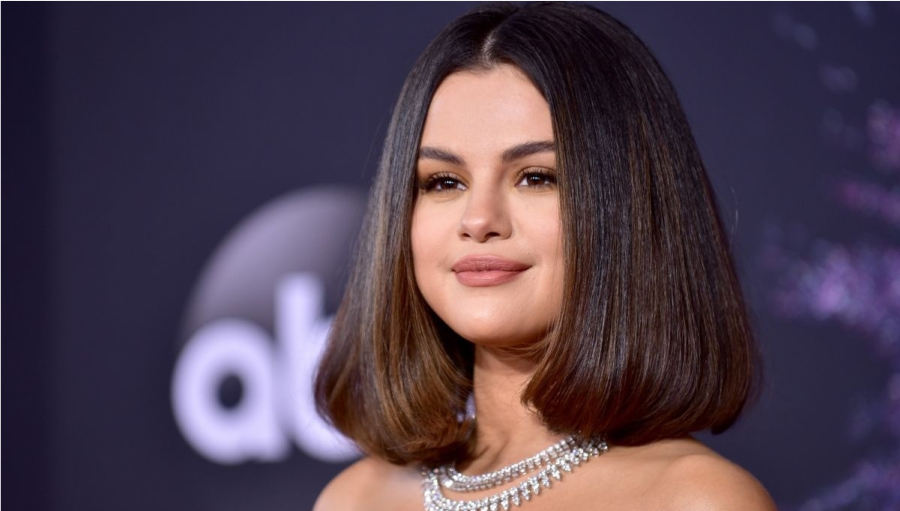Selena Gomez lanseaza propria linie de makeup
